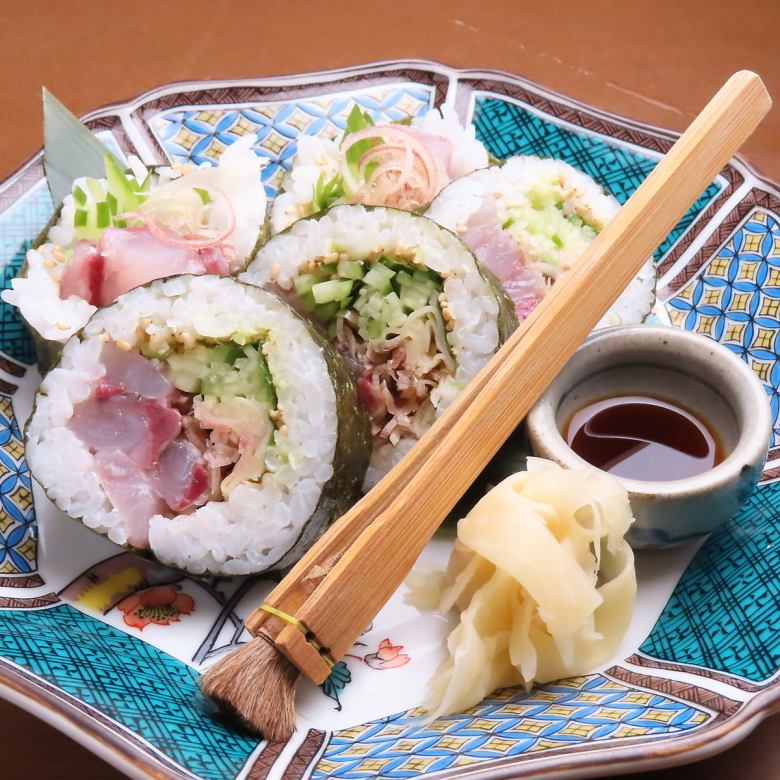 Horse mackerel and vegetable roll sushi