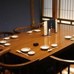 기념일이나 생일 등 축하의 씬에도 딱 맞는 개인실의 자리.