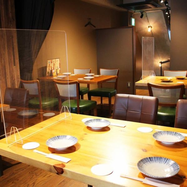 木のぬくもりと温かみのある店内♪2階は開放的な個室空間で宴会におすすめ♪20名様から最大35名様までフロア貸切もOK！