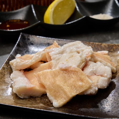 【ひとつひとつの味わい◎】≪KENBOのホルモン盛り（2人前）≫人気部位を一皿で堪能！2500円(税込)