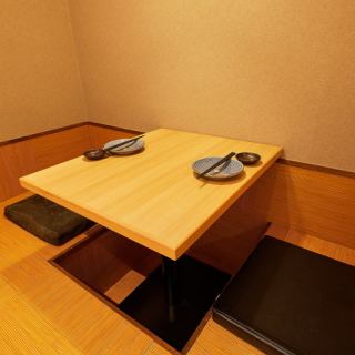 2名様～17名様まで対応可能な掘りごたつ座敷！少人数様も大歓迎！デートにも最適なカップルシートもございます。