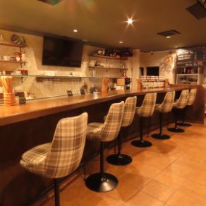 顾客之间保持着充足的空间,所以即使你独自一人,也可以放松身心,享受舒适的空间。