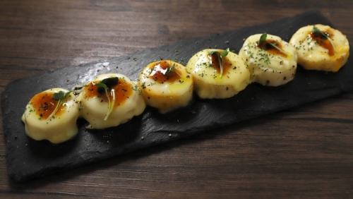 Grilled Chinese yam with skin and grilled cheese