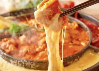 メインがチーズダッカルビ！和牛ロースタタキとケジャンが入った贅沢コース6000円