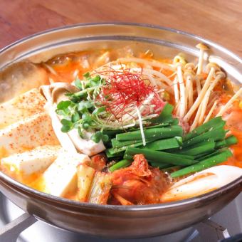 メインがスンドゥブチゲ！和牛ロースタタキとケジャンが入った贅沢コース6000円