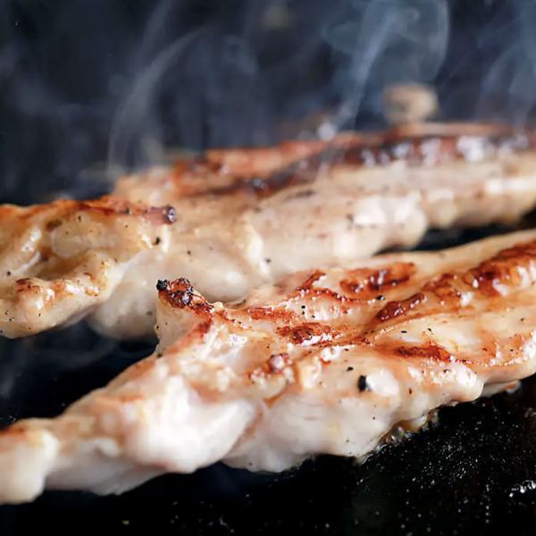 [Chicken from Kyushu] Fluffy grilled on natural stones from Fuji