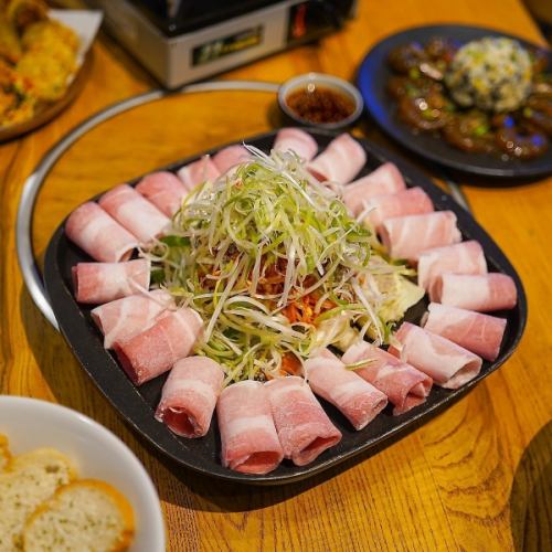 豆もやし&薄々サムギョプサルの盛合せ・サンチュ 1人前