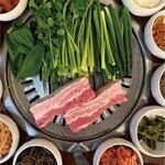 大流行中のおすすめメニュー★ミナリサムギョプサル