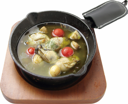 Ajillo with oysters, mushrooms and cherry tomatoes