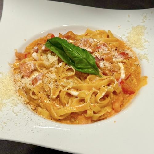 トマトクリームパスタ