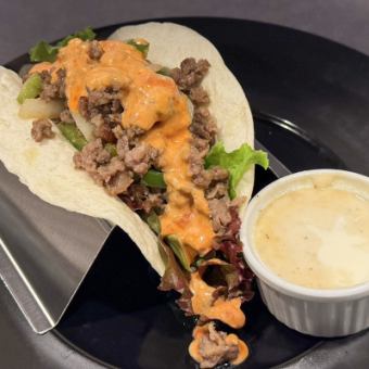 溢れるタコス ごろごビーフブリトー