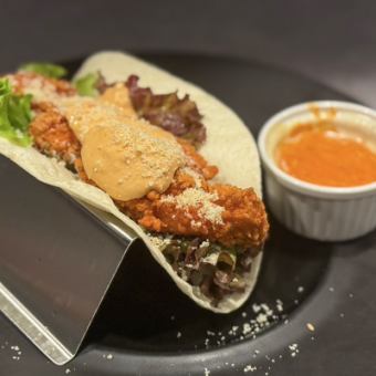 溢れるタコス HOTチキンクリスピー