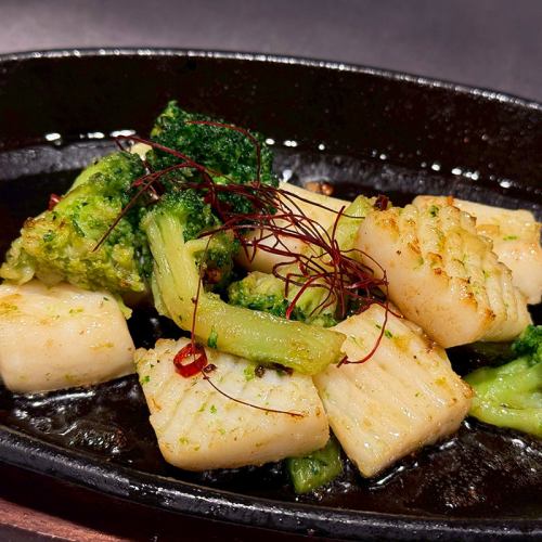 イカとブロッコリーのニンニク炒め