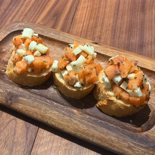 サーモンチーズカナッペ