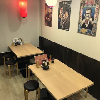 テーブル席は少人数の飲み会に最適♪