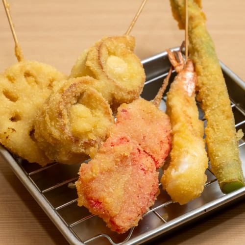 【名物！揚げたて串カツ】外はサクッと中はジューシー♪1本110円(税込)～