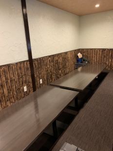 ゆったりと落ち着いた空間でお酒とお食事を楽しめる空間。