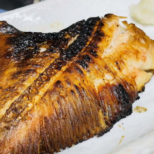  旬の旨みを味わうマトウダイの炭火焼き