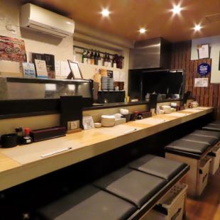 一人の方でものんびりとしたお時間をお過ごしでき時にはスタッフとも会話をしお楽しみいただける空間。