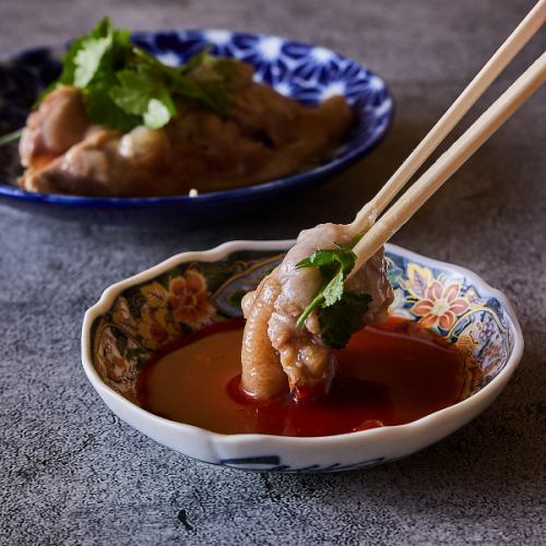 とろとろ豚足煮込み(パクチー乗せ)