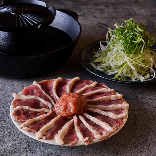 We offer a wide variety of dishes, including luxurious clay pot rice and duck and leek shabu-shabu!