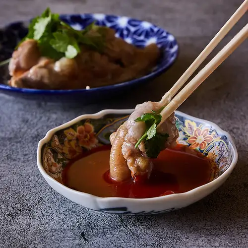 Tender braised pig's trotters