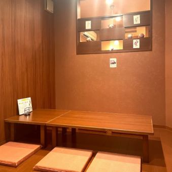 2テーブルございます。和風お座敷・小上がりレイアウトにより様々な人数に対応できます。通常は11名様まで。
