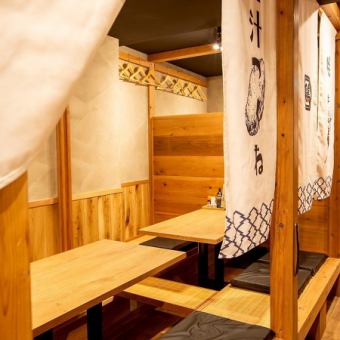 個室はすべて掘りごたつです！1階は半個室5名様×2卓、6名様×1卓ございます♪生ビール299円、ハイボール188円☆