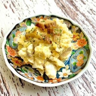 いぶりがっことベーコンの手作りポテトサラダ