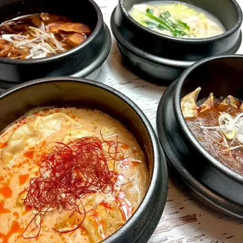１２種類の自慢の創作餃子
