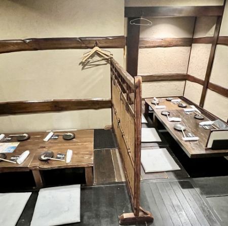 This is a sunken kotatsu table that seats six people, divided into two seats with a partition so you can put your feet down. If you remove the partition, it can accommodate up to 14 people. It is not a private room, but it is located at the back of the restaurant from the entrance.