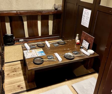 A private room with tatami mats for two people can be used by up to four people, but it may feel quite cramped for larger people. If you would like to reserve a seat, please contact us by request.