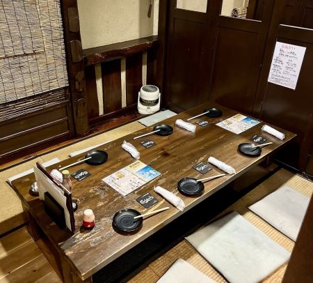 It can accommodate from 4 to 8 people. It is a private room with tatami mats where you can put your feet down. It may feel small for 8 people. If you would like to reserve a seat, please contact us by request.