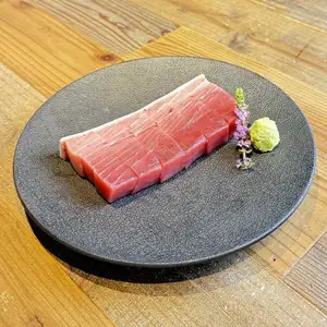 蓝鳍金枪鱼横截面刺身（直接从丰洲市场运送，数量有限）