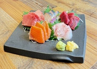 豊洲直送本まぐろなど、新鮮な魚をご用意しています♪