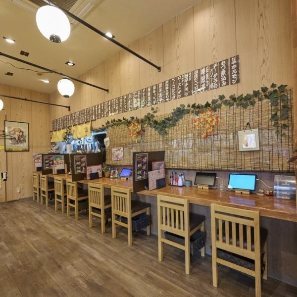 飲み放題コースもご用意しておりますので、友人や同僚との集まりや、誕生日、記念日のお祝いなど、さまざまなシーンで心ゆくまでお楽しみいただけます。注文はタッチパネル式でストレスフリーです♪