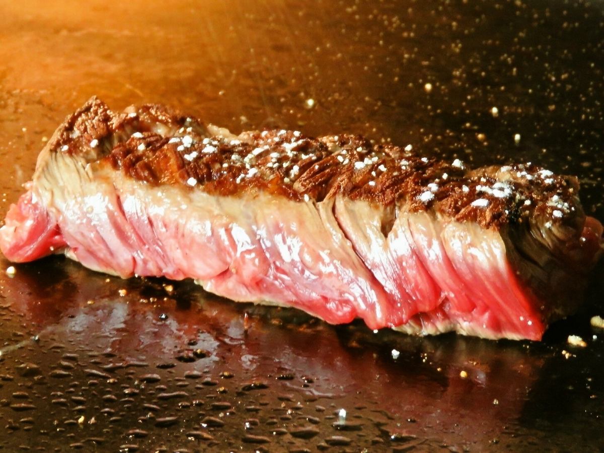 厚切りハラミステーキは一番肉厚でやわらかい部分を使用★