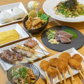 人気メニューがズラリ!焼き鳥と串カツのWメインを味わうボリューム満点コース★5000円(税込)