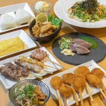 精選人氣料理！包含烤雞串和串炸兩道主菜的豐盛套餐 ★ 5000日圓（含稅）