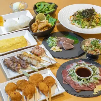 尊享和牛韃靼和鰹魚韃靼的奢華套餐◎ 特別套餐，讓您盡享招牌菜餚和兩道主菜！ 7000日圓（含稅）
