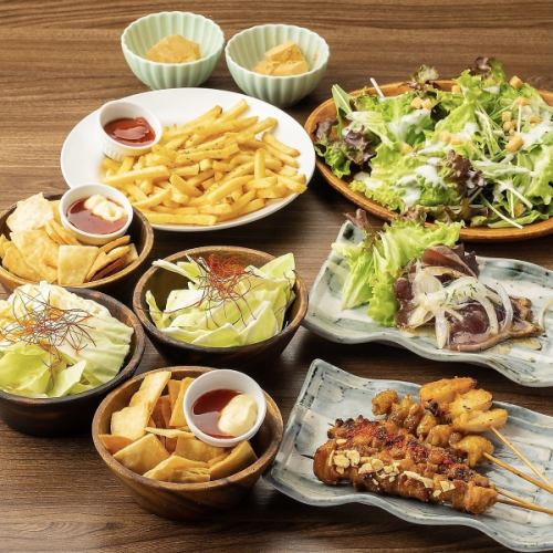 연회 장면에 ◎ 1 꼬치 입혼! 일품 야키토리 모듬 메인 ◆ 2h 음료 무제한 포함 야키토리 만끽 코스 3999 엔 ⇒