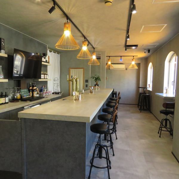 【お洒落な店内で各種宴会可能◎貸切要相談】店内はシックな内装に和テイストの照明が温かい雰囲気を演出しています！大人数でのご宴会利用も可能で、貸切については要相談で承っております！ぜひ気軽にお問い合わせください♪