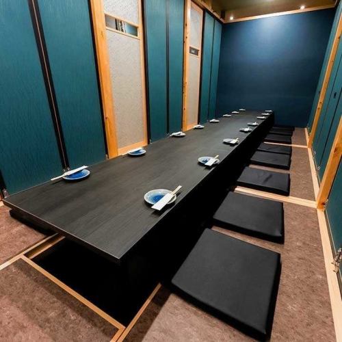 掘りごたつの完全個室です。接待・打ち合わせ・家族揃ってなど多種多様な部屋、自慢の個室で旨い酒飲んでください。