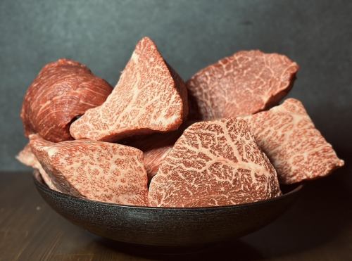 Marbled and lean Wagyu beef yakiniku