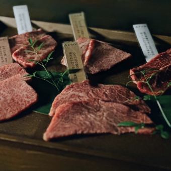 【20道肉类套餐/7,500日元】生牛肉/肉寿司/黑毛和牛、海胆黄油酱油、炙烤里脊肉等