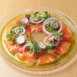 三文鱼和柚子薄片