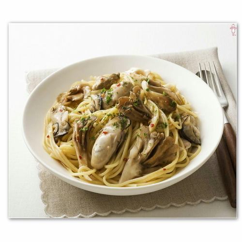 Garlic pasta with oysters ¥980