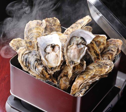 Compare the tastes of oysters from Miyagi prefecture and Okayama prefecture, and enjoy all-you-can-eat Kankan grilled oysters! 3,980 yen for 2 hours