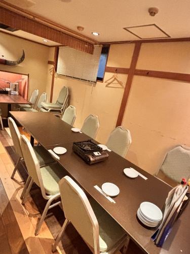 テーブル席の完全個室です
