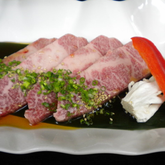 カルビ 牛のあばら肉。和牛の脂の美味しさを味わえます